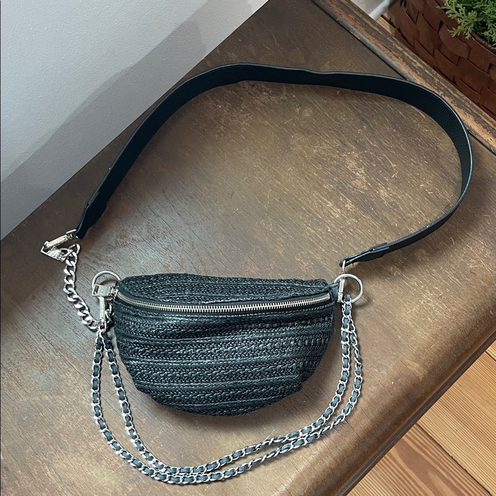 Steve Madden black leather, woven & chain crossbody bag roomy zipper compartment